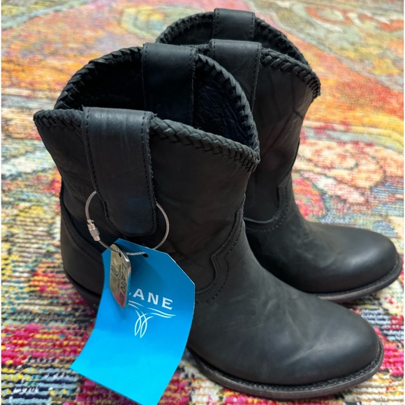 Lane Plain Jane Bootie Shorty Distressed Black New - Picture 2 of 12